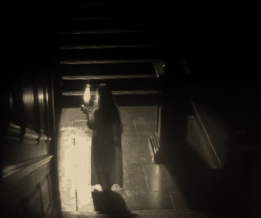 Mary walking down haunted staircase at night the secret garden 32510247 903 755