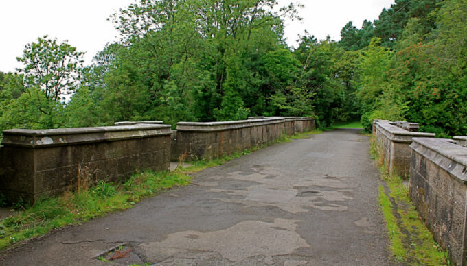 Puente Overtoun Perros Suicidas 4.png