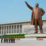 kim jung un statue