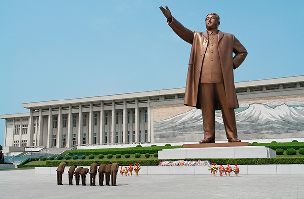 kim jung un statue